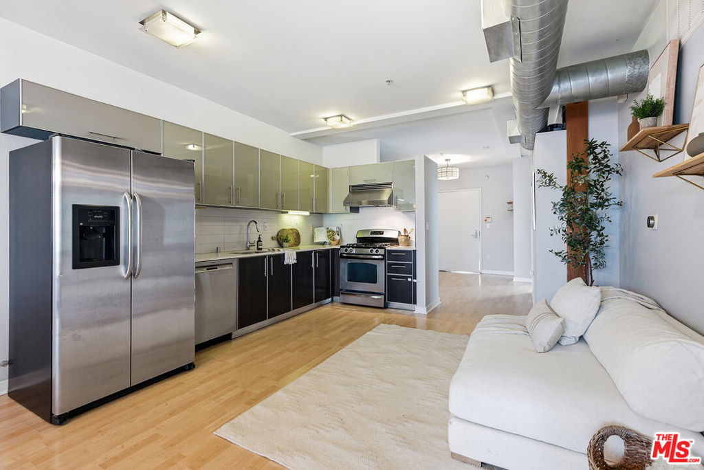 4215 Glencoe Avenue 302