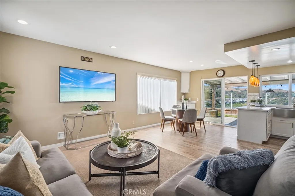 Anaheim Hills, California 92807, United States, 3 Bedrooms Bedrooms, ,3 BathroomsBathrooms,Residential,Active,159369