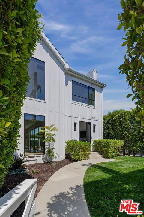 Photo of 3600 Inglewood Boulevard, Los Angeles, CA 90066 (MLS # 26863859)