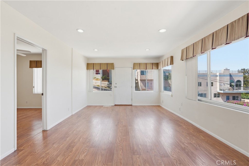 661 W 26th
