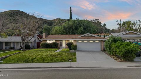Photo of 29443 Abelia Road, Canyon Country, CA 91387 (MLS # V1-34339)