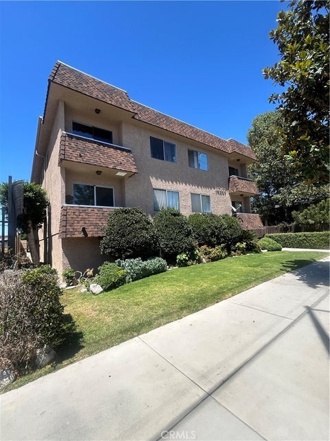 Photo of 14307 N Roscoe Boulevard #103, Los Angeles, CA 91402 (MLS # SR26145819)