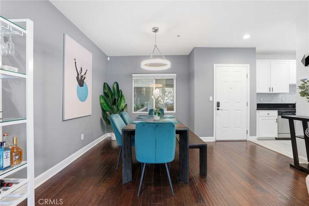 6038 Carlton Way 101