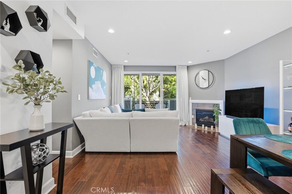 Photo of 6038 Carlton Way #101, Los Angeles, CA 90028 (MLS # BB26039717)