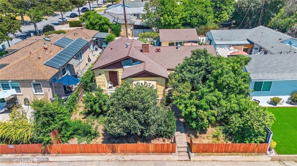 405 E Ramona