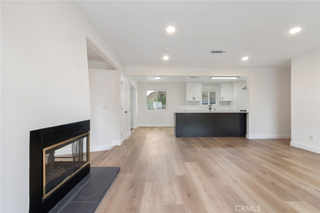 Properties 3 17244 Schollview