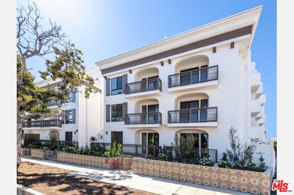 Welcome to Kelton Madera by Wiseman, located in West LA. This community features one, two, three, and four-bedroom apartment homes ranging from 560-1,650 Sq Ft.