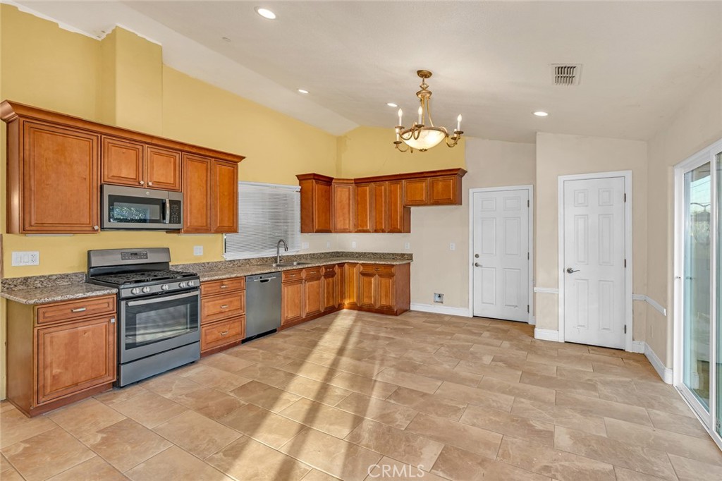 Properties 4 1033 W Norwich