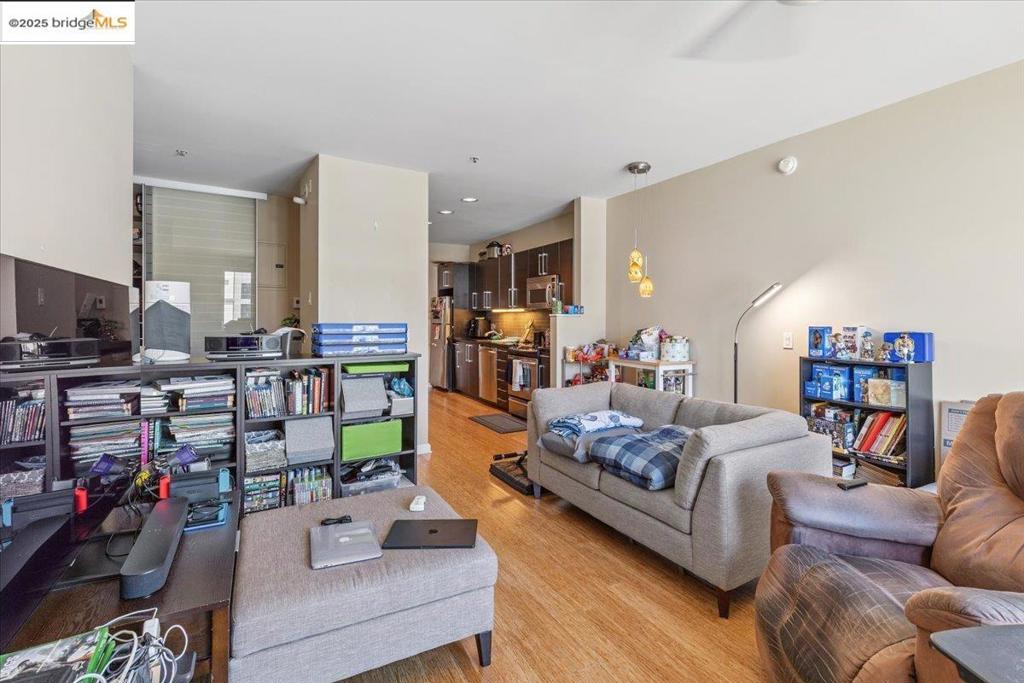 OAKLAND - Residential