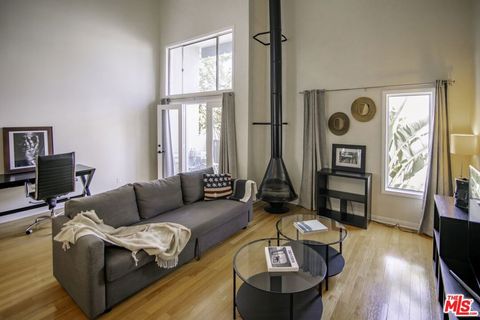 18645 Hatteras Street 281 Tarzana CA 91356
