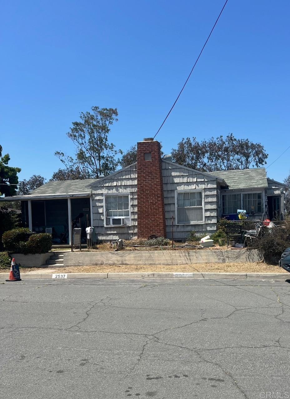 Investor opportunity! Property with a basement, a large lot, and a lower level. The city advises the seller to consider possibly building another unit of the same size at the lower level. The zoning code is R-2 Minor Multiple, with a lot size of 12,674 sq. ft. and a great location at the end of the street. Close to all schools, shopping, freeway access, and more