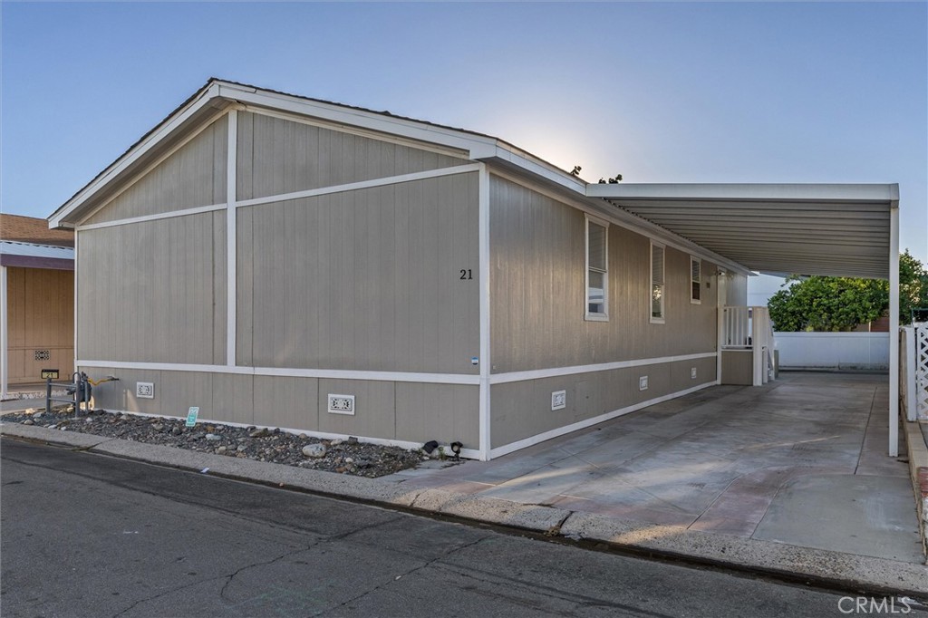 320 N Park Vista Street 21