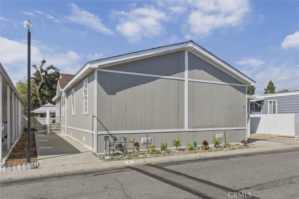 320 N Park Vista Street 21