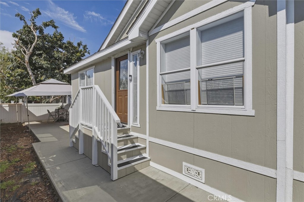 320 N Park Vista Street 21