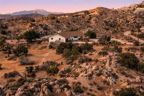 Photo of 5887 Deerhurst Ave, Yucca Valley, CA 92284 (MLS # JT26094380)