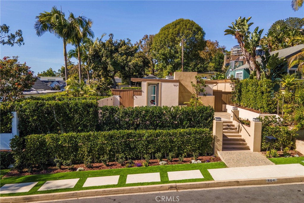 Live the LAGUNA BEACH lifestyle at 464 Locust Street. This 2 bed, 1 bath coastal gem offers an open floor plan filled with natural light, floor-to-ceiling windows, and garden-to-ocean views. Recently remodeled and move-in ready, it’s the perfect blend of charm and modern comfort.
Enjoy sunset dinners al fresco, entertain with ease, or simply kick off your shoes and relax in this turnkey beachside retreat. Located in North Laguna’s coveted Tree Streets, you’re just minutes from world-famous beaches, art galleries, shops, and dining.
2 Bedrooms | 1 Bathroom | Yard | Tree Streets in North Laguna