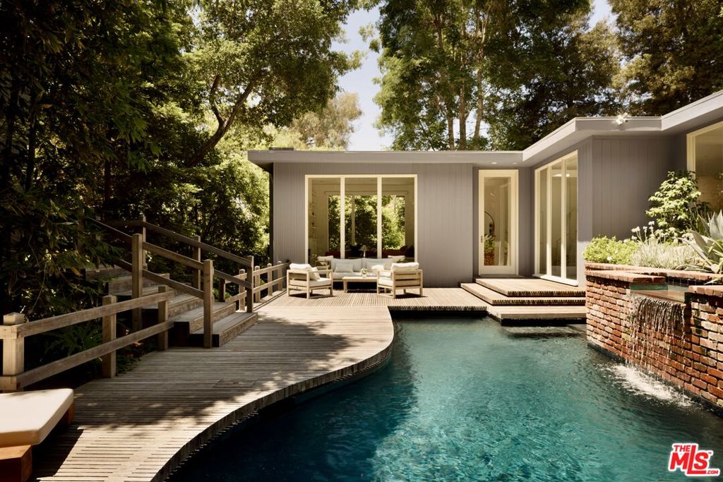 2831 Nichols Canyon Road