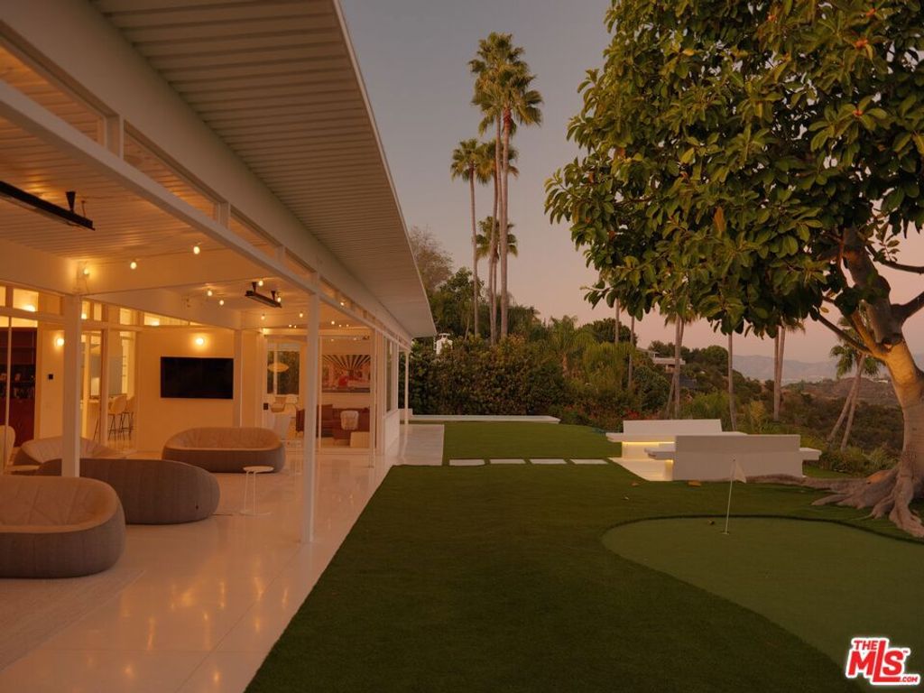 Photo of 2262 Stradella Road, Los Angeles, CA 90077 (MLS # 25588447)
