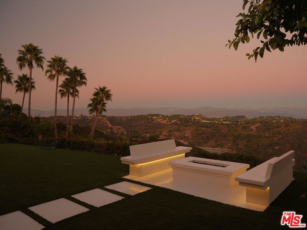 Photo of 2262 Stradella Road, Los Angeles, CA 90077 (MLS # 25588447)