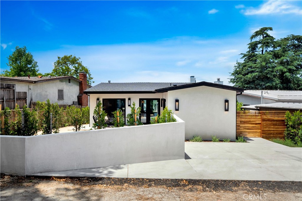 Properties 2 819 Montecito Drive