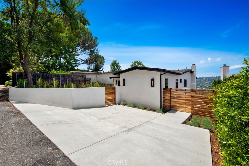 Properties 1 819 Montecito Drive