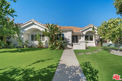 Photo of 6243 Fallbrook Avenue, Woodland Hills, CA 91367 (MLS # 26994881)