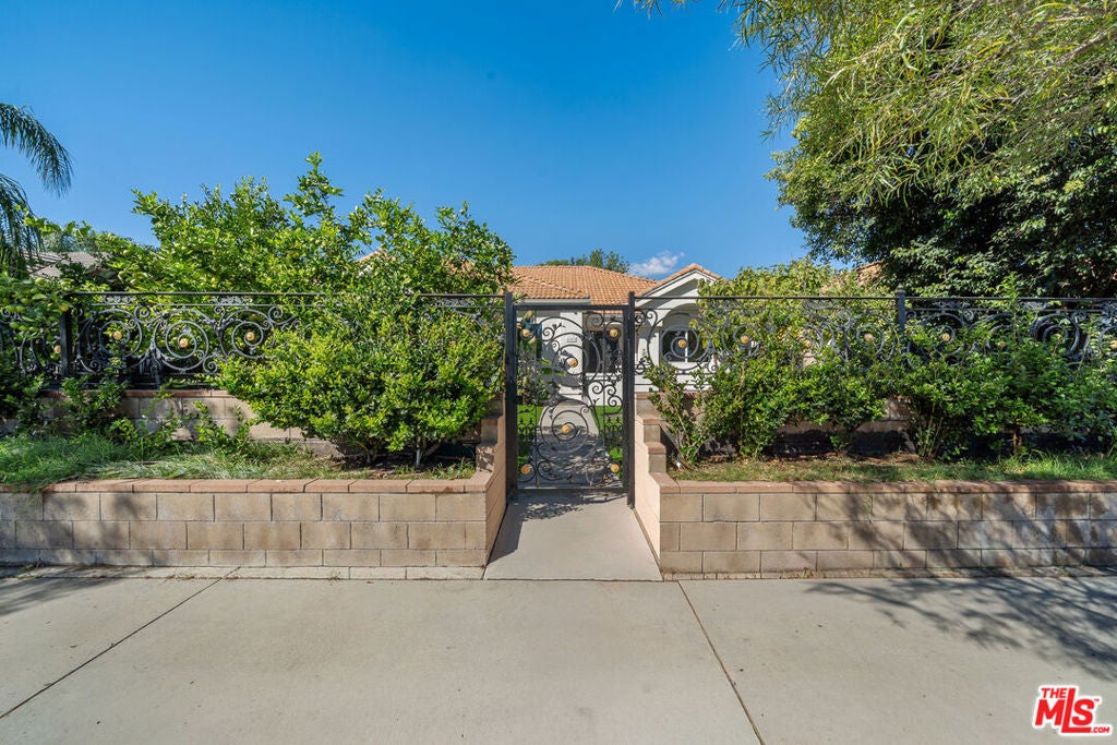 6243 Fallbrook Avenue