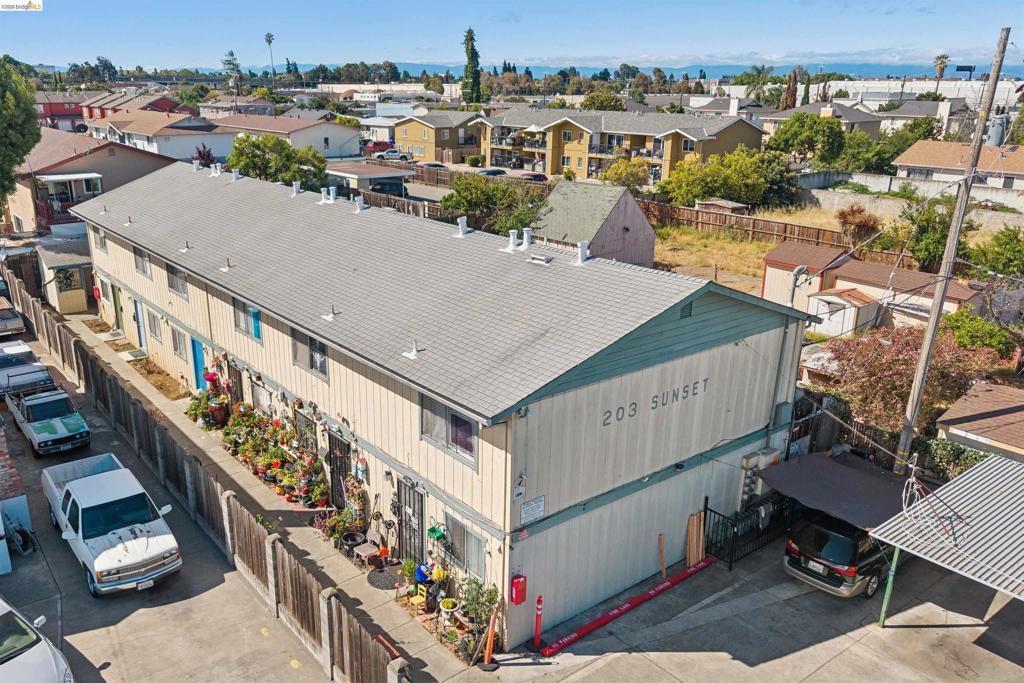 203 Sunset Blvd