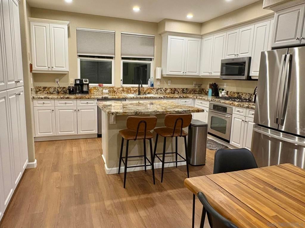 3030 Beachwood Bluff