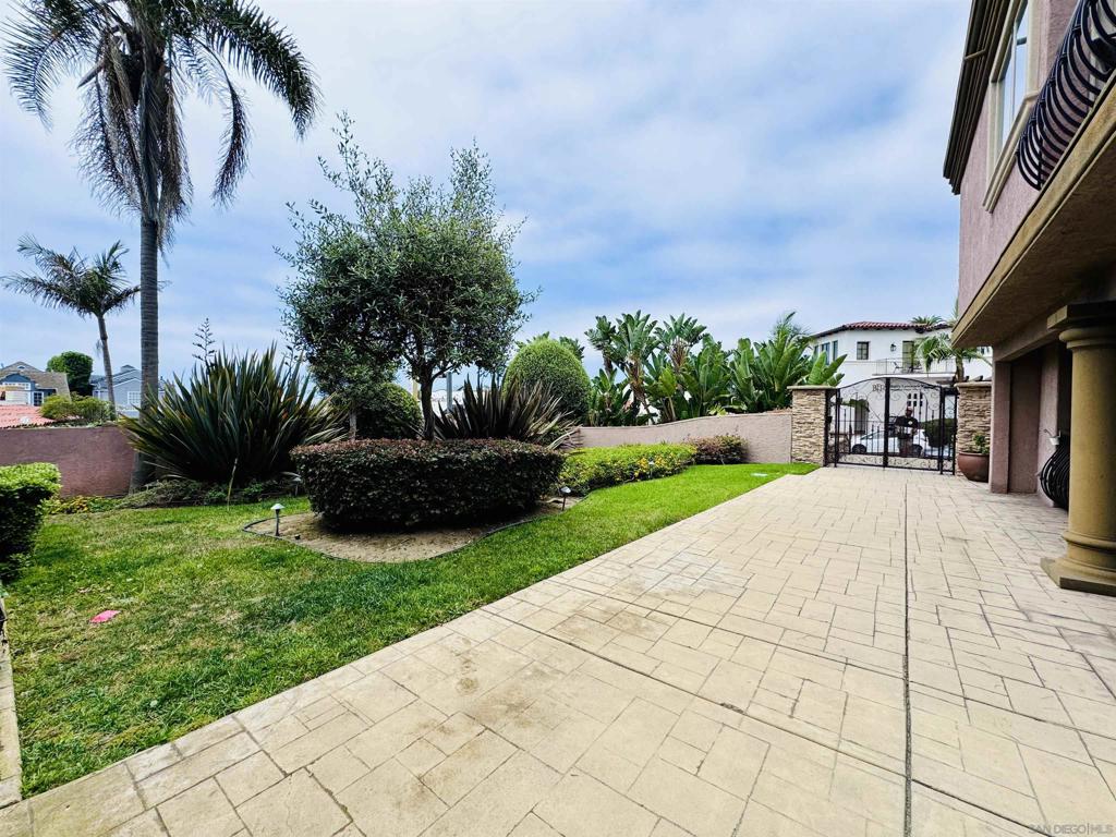 525 Marine St 3