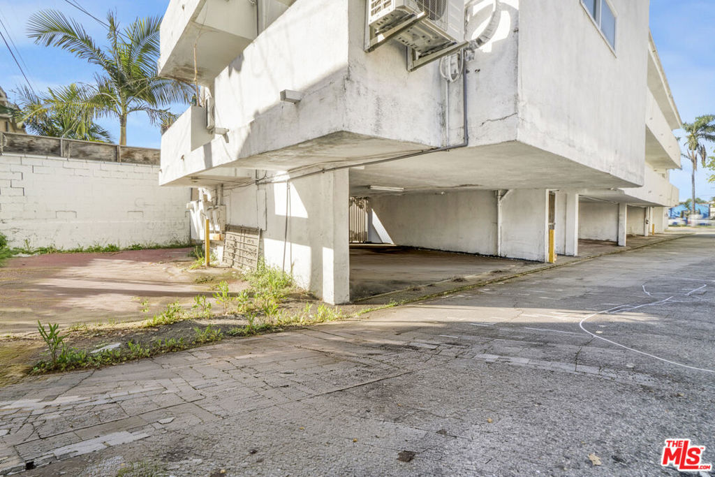 1820 S La Brea Avenue