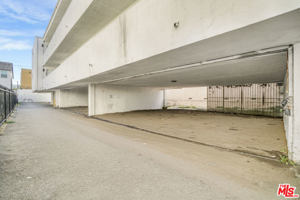 1820 S La Brea Avenue