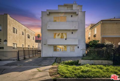 Photo of 1820 S La Brea Avenue, Los Angeles, CA 90019 (MLS # 26653223)