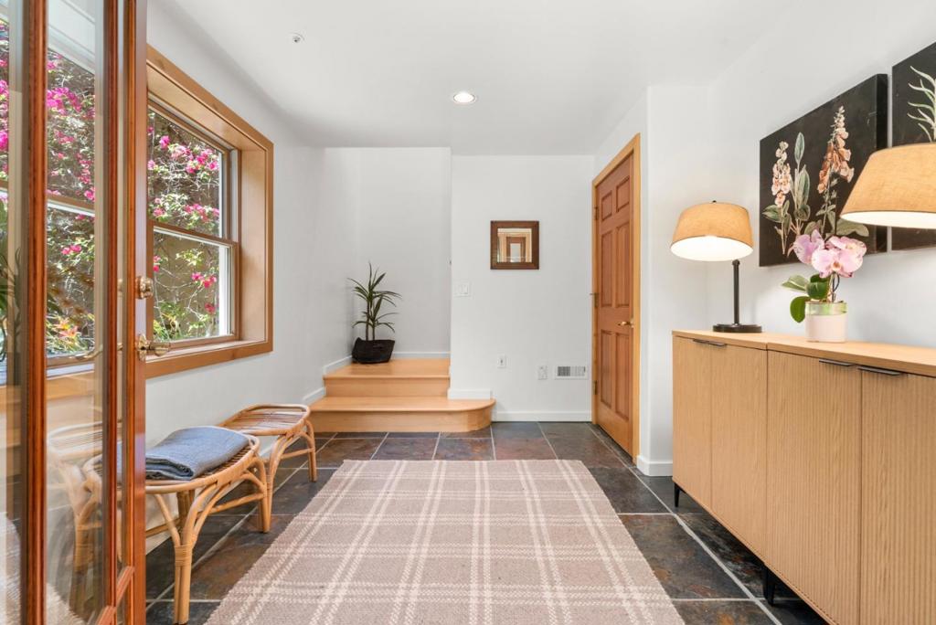 3135 Mar Vista Drive