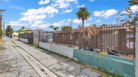 Photo of 232 W 108th Street, Los Angeles, CA 90061 (MLS # DW26221154)