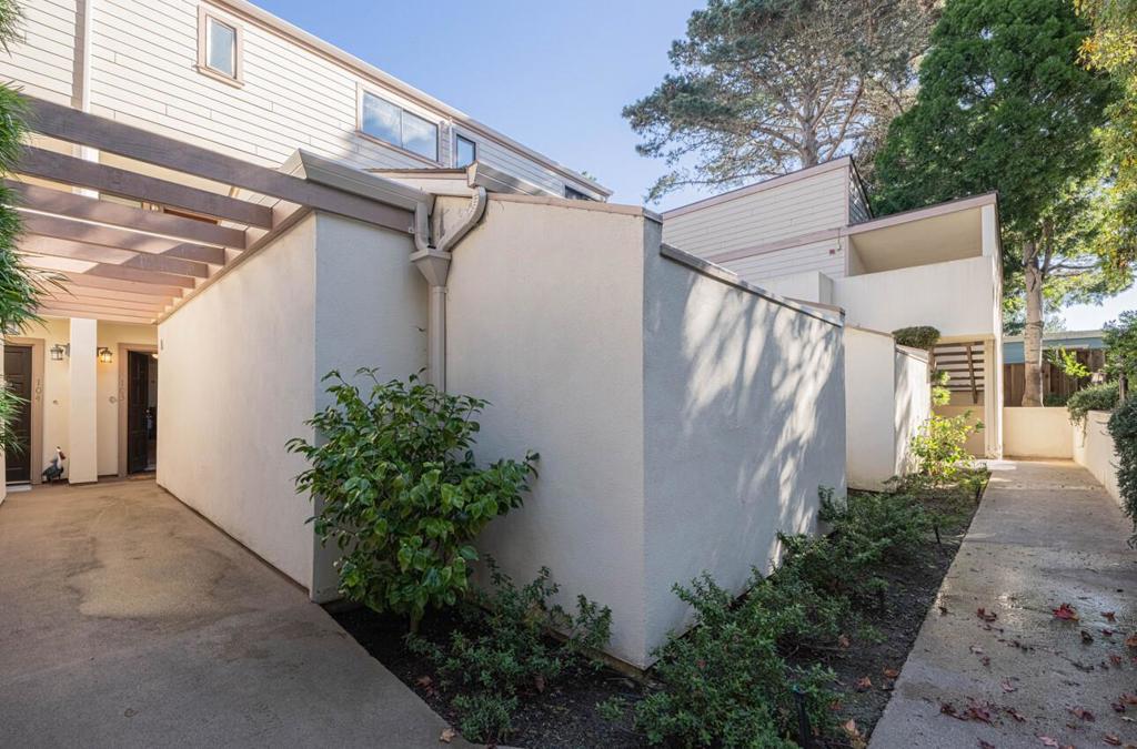 585 Hawthorne Street 103