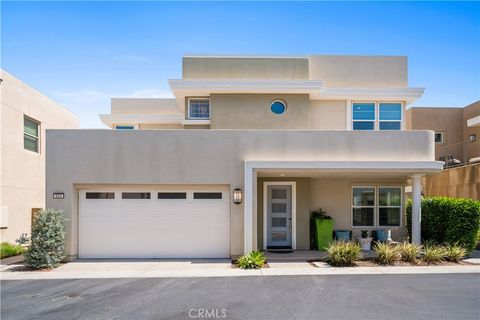 Photo of 814 Beacon, Irvine, CA 92618 (MLS # CV25147858)