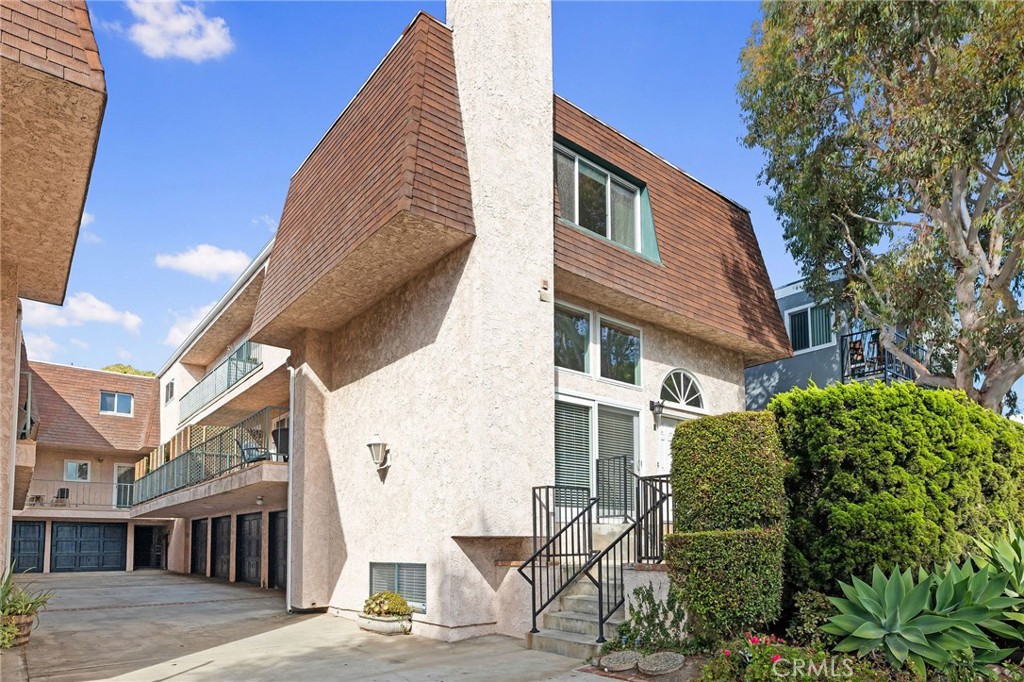 312 N FRANCISCA Avenue 1