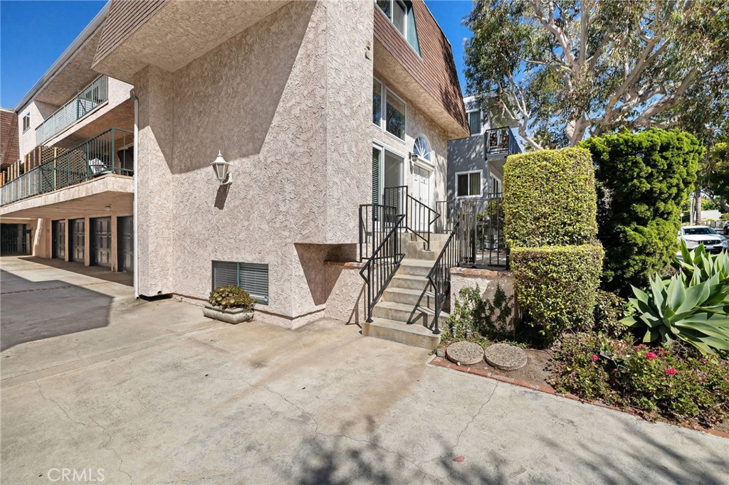 312 N FRANCISCA Avenue 1