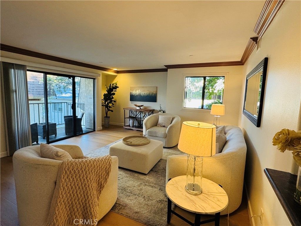 Photo of 70 N Catalina Ave #304, Pasadena, CA 91106 (MLS # WS25255651)