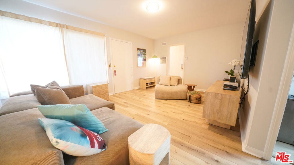 2033 Euclid Street 7, Santa Monica CA 90405