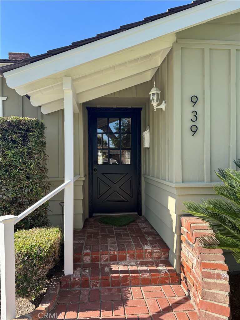 939 W Orange Road