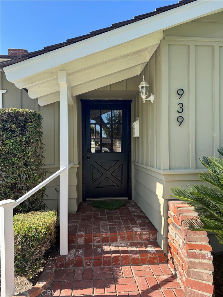 939 W Orange Road