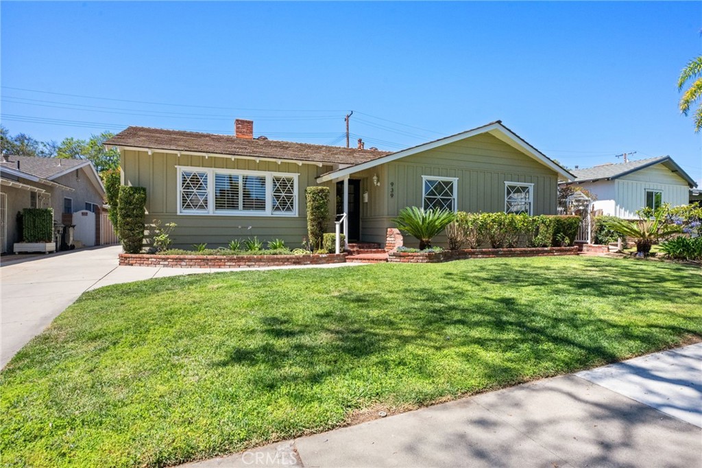 939 W Orange Road