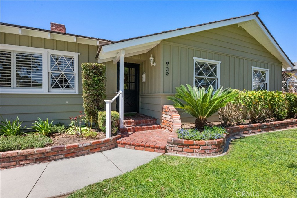 939 W Orange Road
