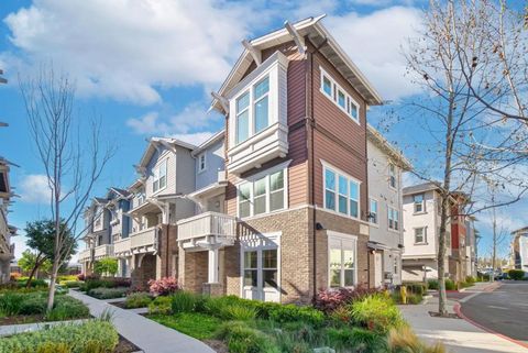 Photo of 535 San Lorenzo Terrace #1, Sunnyvale, CA 94085 (MLS # ML82036682)