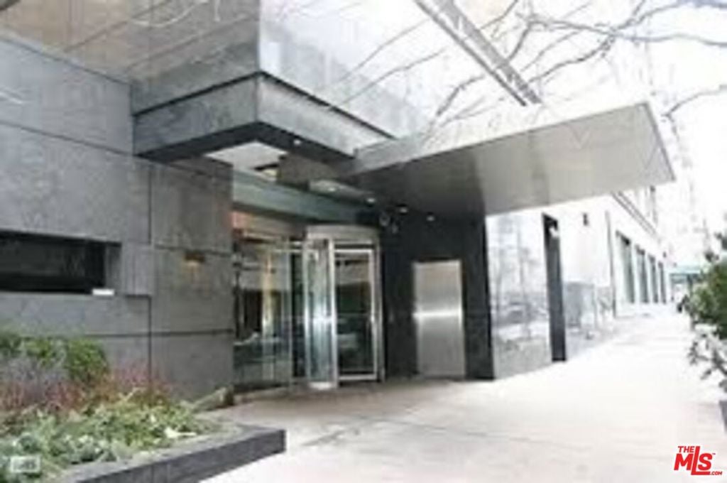 155 W 66 Street, New York NY 10023