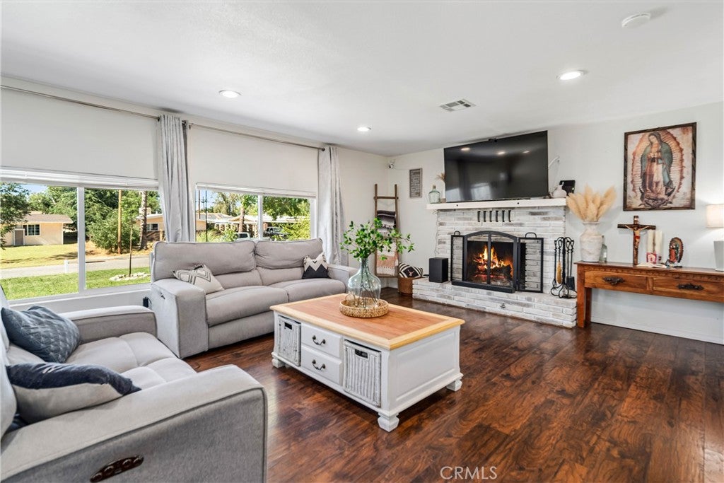1050 W Avenue J6