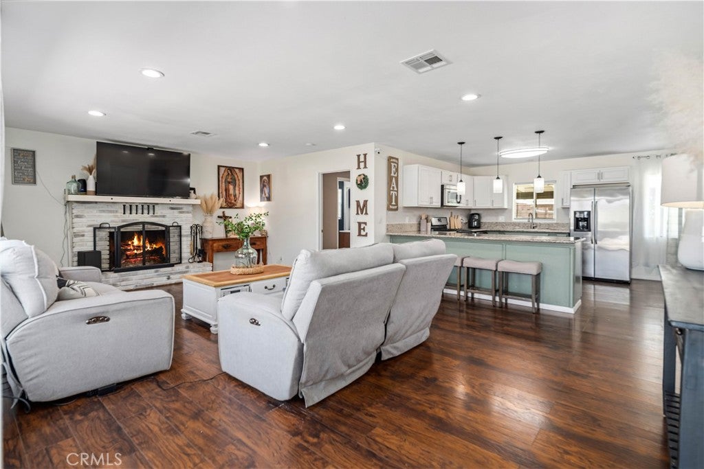 1050 W Avenue J6