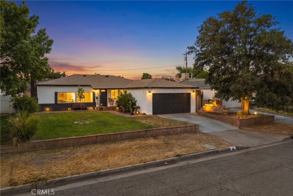 Photo of 1050 W Avenue J6, Lancaster, CA 93534 (MLS # SR26168102)